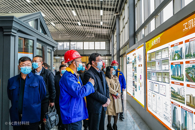 施波：貴州省工商聯(lián)副主席   徐紅：貴陽(yáng)市委常委、市委統(tǒng)戰(zhàn)部部長(zhǎng)